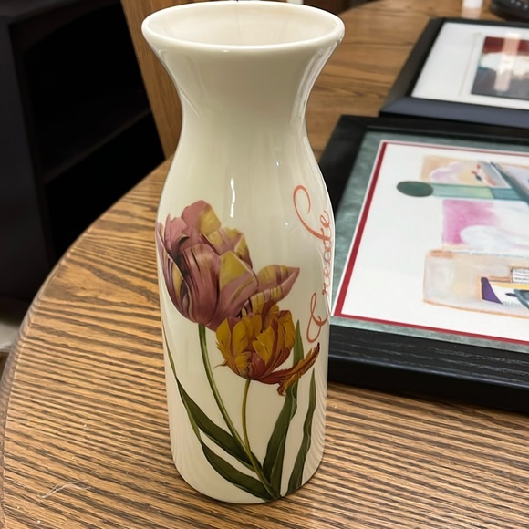 Beige vase - Picture 1 of 4